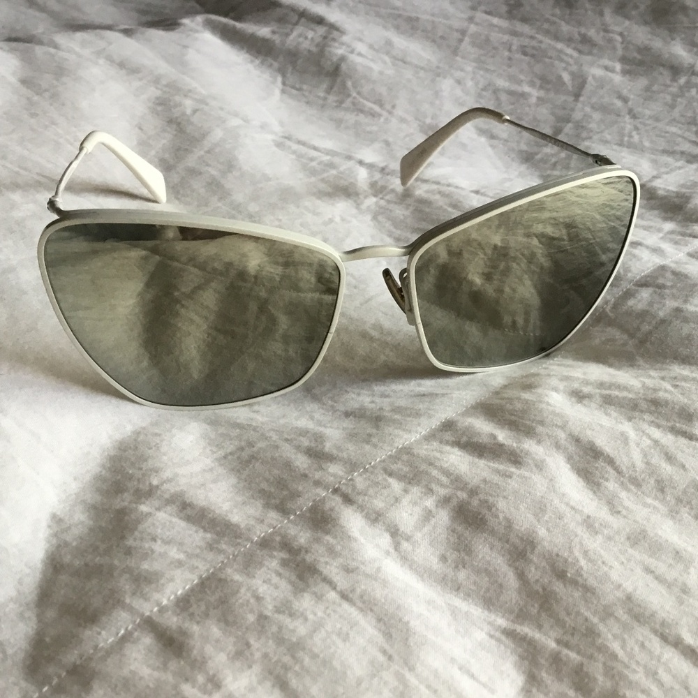 CELINE WHITE SILVER MIRRORED BUTTERFLY SUNGLASSES CL40069U - Picture 6 of 9
